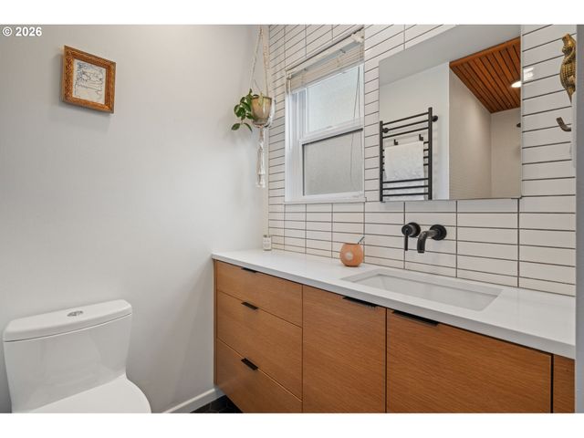 8110 Sw VALLEY VIEW Dr, Portland, OR 97225