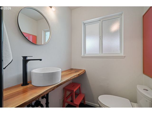 8110 Sw VALLEY VIEW Dr, Portland, OR 97225