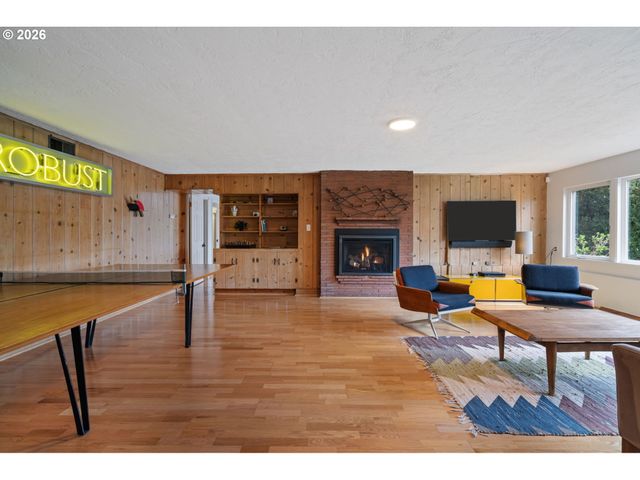 8110 Sw VALLEY VIEW Dr, Portland, OR 97225