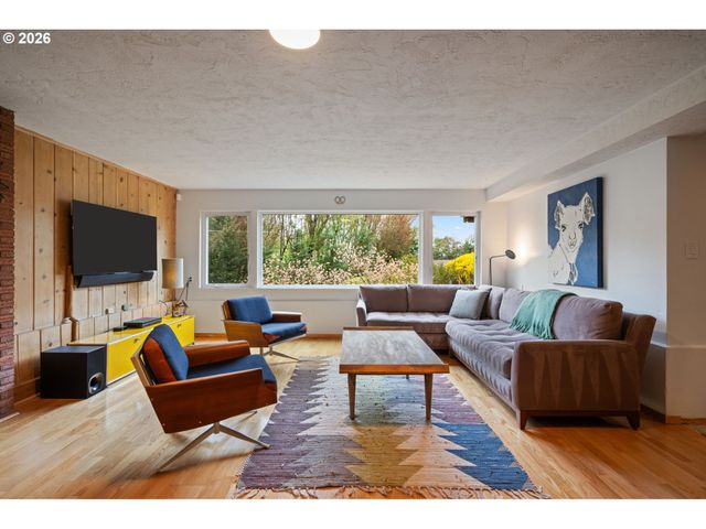 8110 Sw VALLEY VIEW Dr, Portland, OR 97225