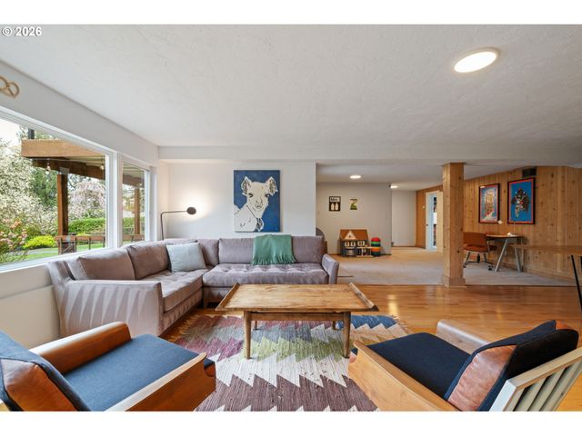 8110 Sw VALLEY VIEW Dr, Portland, OR 97225