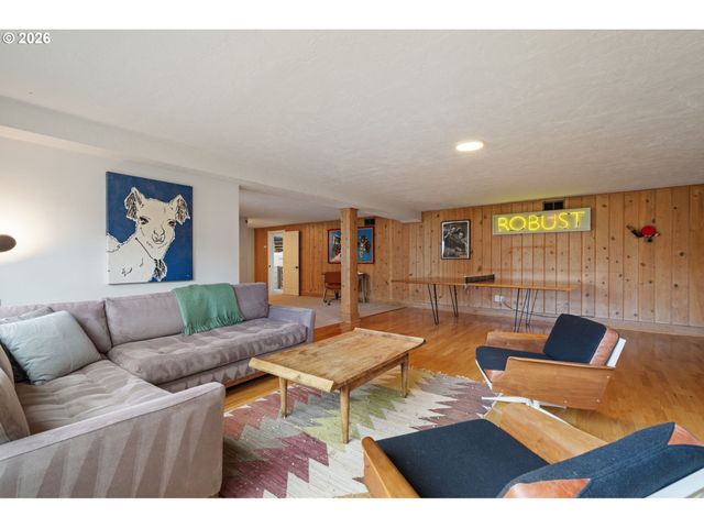 8110 Sw VALLEY VIEW Dr, Portland, OR 97225