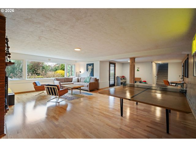 8110 Sw VALLEY VIEW Dr, Portland, OR 97225