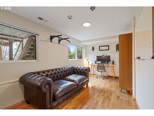 8110 Sw VALLEY VIEW Dr, Portland, OR 97225