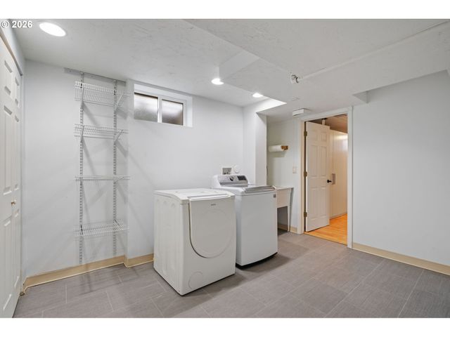 8110 Sw VALLEY VIEW Dr, Portland, OR 97225