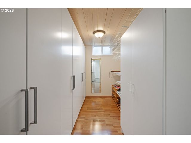 8110 Sw VALLEY VIEW Dr, Portland, OR 97225