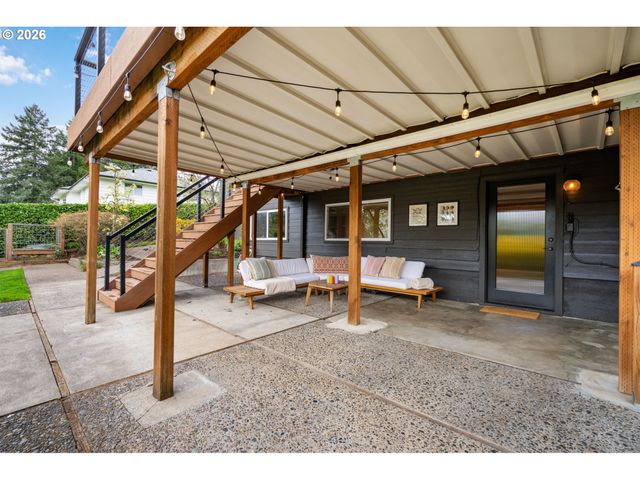 8110 Sw VALLEY VIEW Dr, Portland, OR 97225