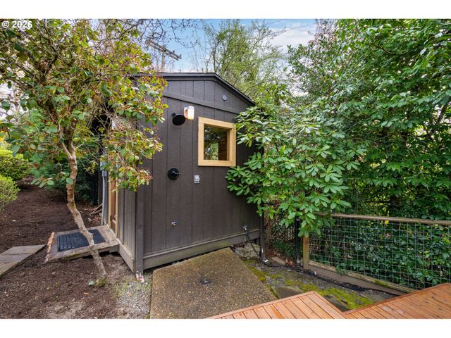 8110 Sw VALLEY VIEW Dr, Portland, OR 97225