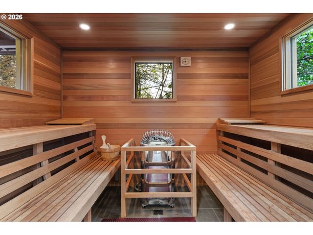 8110 Sw VALLEY VIEW Dr, Portland, OR 97225