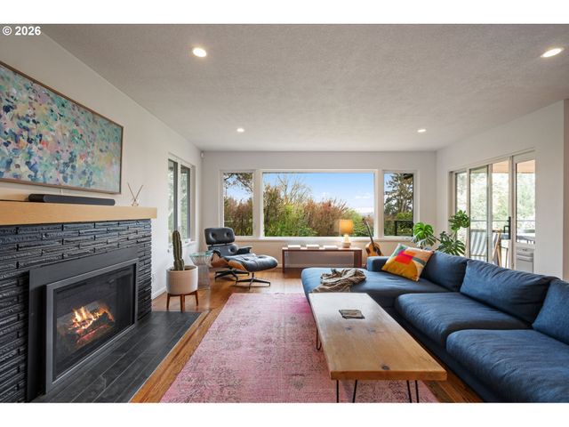 8110 Sw VALLEY VIEW Dr, Portland, OR 97225