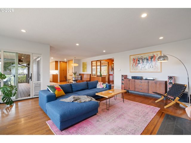 8110 Sw VALLEY VIEW Dr, Portland, OR 97225