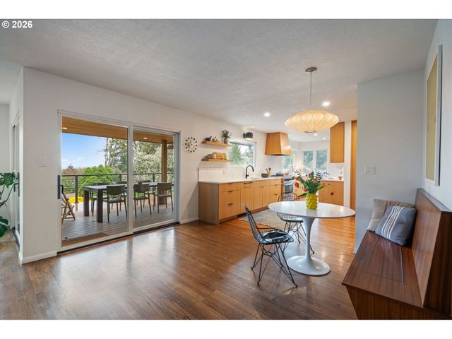 8110 Sw VALLEY VIEW Dr, Portland, OR 97225