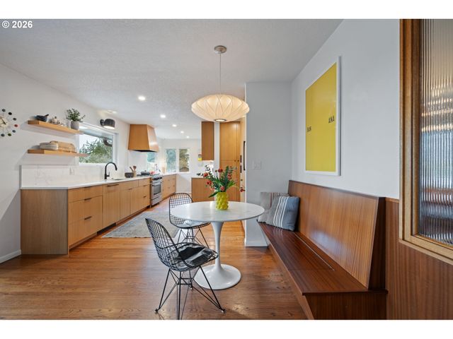 8110 Sw VALLEY VIEW Dr, Portland, OR 97225