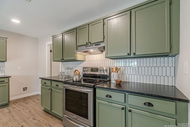 1947 Queen Victoria, New Braunfels, TX 78130