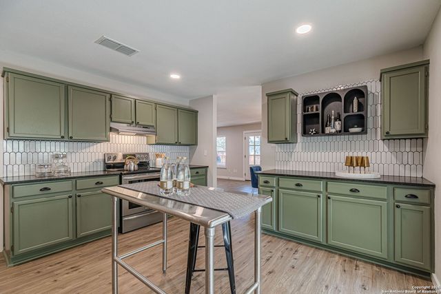 1947 Queen Victoria, New Braunfels, TX 78130