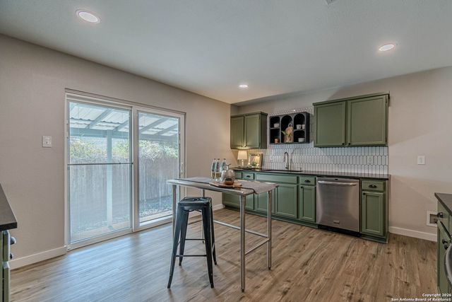 1947 Queen Victoria, New Braunfels, TX 78130