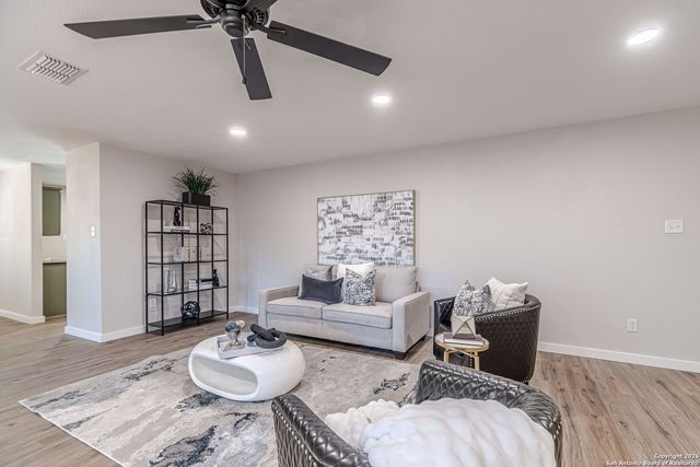 1947 Queen Victoria, New Braunfels, TX 78130