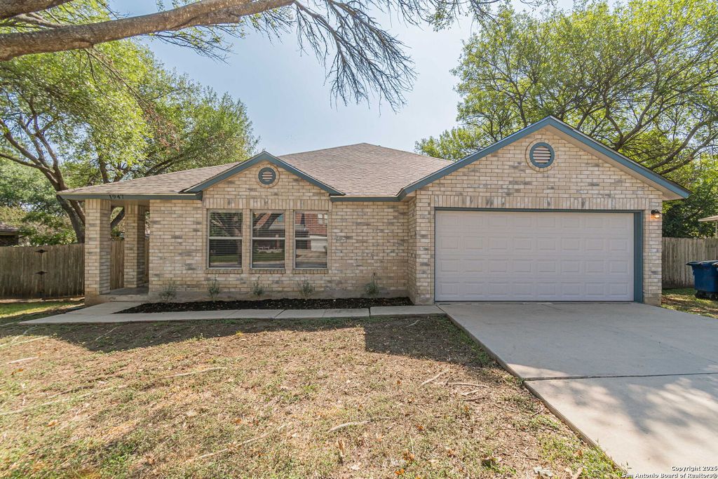 1947 Queen Victoria, New Braunfels, TX 78130