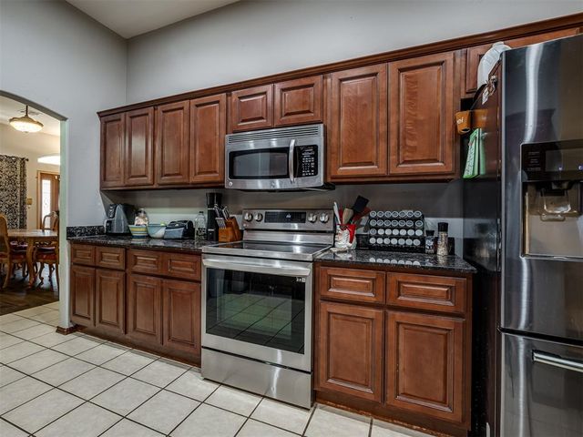 308 Tumbleweed Road, Yukon, OK 73099