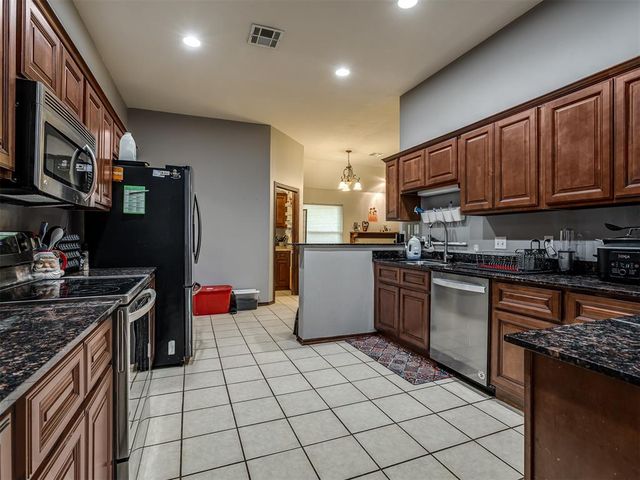 308 Tumbleweed Road, Yukon, OK 73099