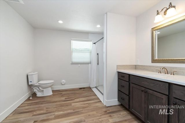 3040 N Duane Dr, Meridian, ID 83646