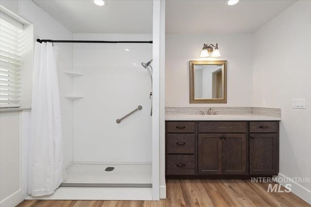 3040 N Duane Dr, Meridian, ID 83646