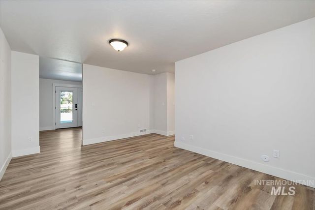 3040 N Duane Dr, Meridian, ID 83646