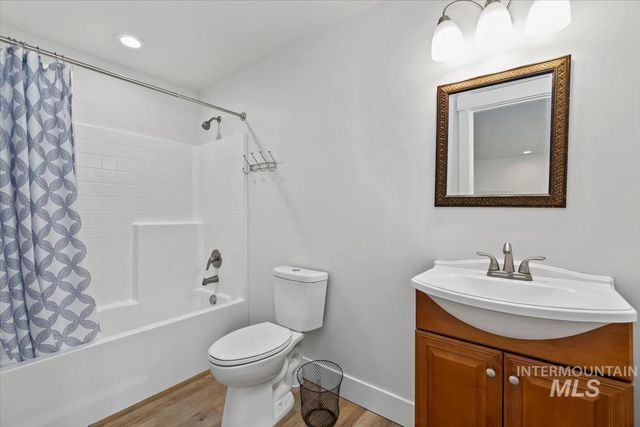 3040 N Duane Dr, Meridian, ID 83646