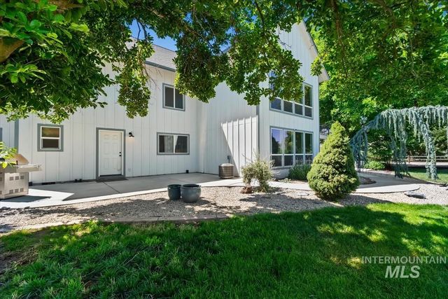 3040 N Duane Dr, Meridian, ID 83646