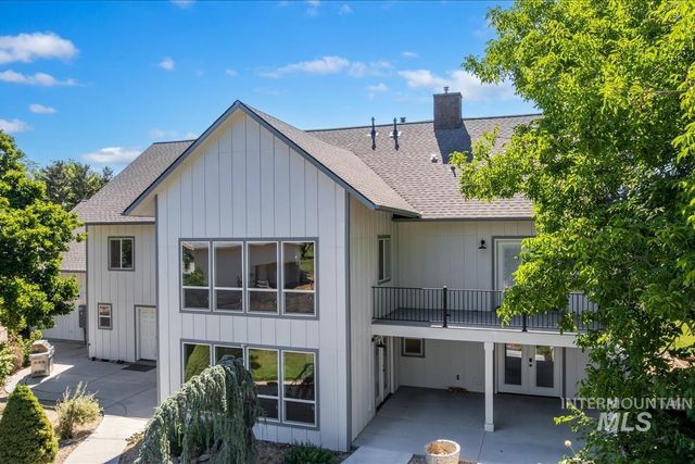 3040 N Duane Dr, Meridian, ID 83646
