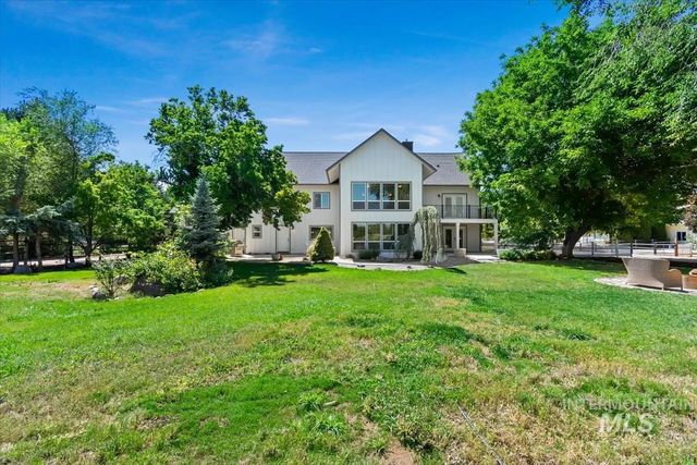 3040 N Duane Dr, Meridian, ID 83646