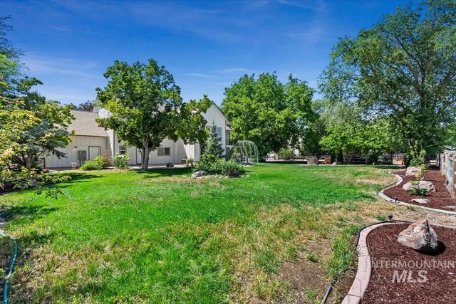 3040 N Duane Dr, Meridian, ID 83646