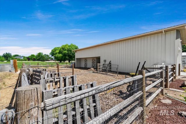 3040 N Duane Dr, Meridian, ID 83646