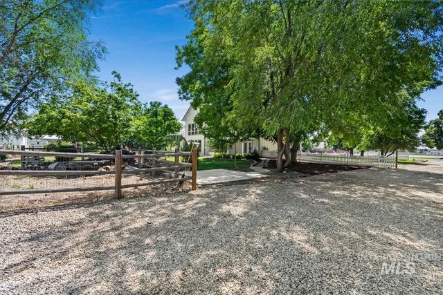 3040 N Duane Dr, Meridian, ID 83646