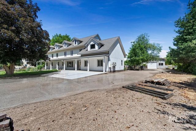 3040 N Duane Dr, Meridian, ID 83646