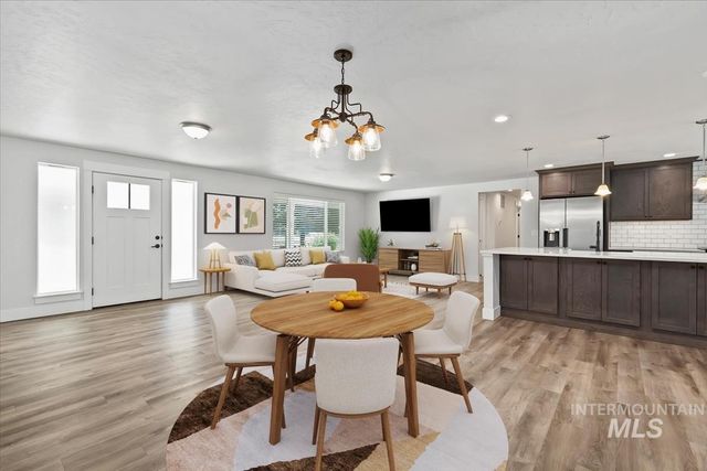 3040 N Duane Dr, Meridian, ID 83646