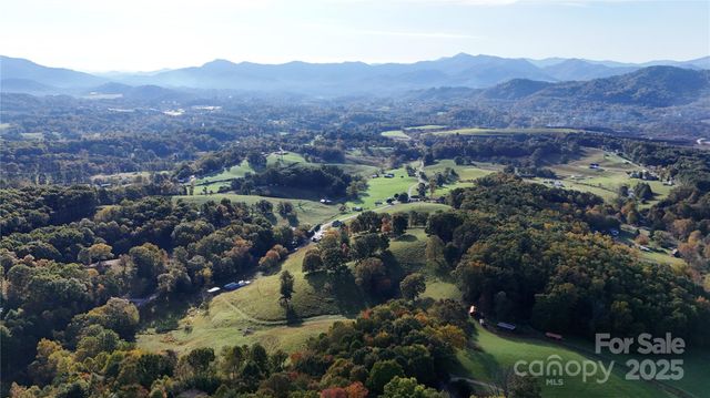 2 Roberts Mountain Road 2, Clyde, NC 28721