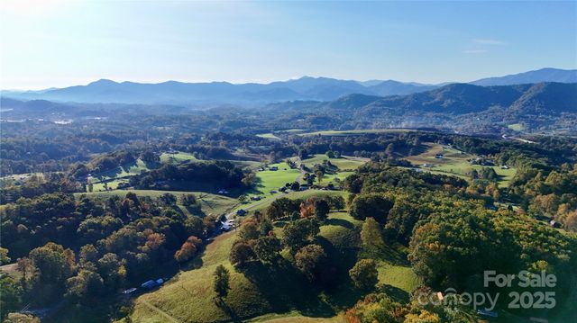 2 Roberts Mountain Road 2, Clyde, NC 28721