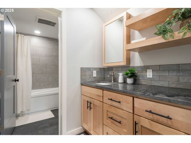 93940 RIVER Rd, Junction City, OR 97448