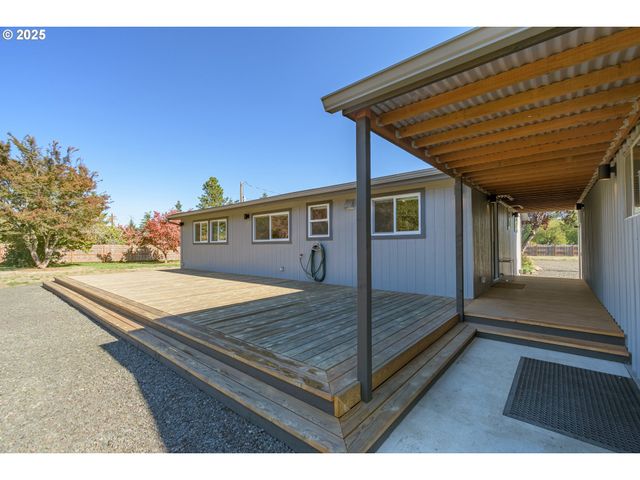 93940 RIVER Rd, Junction City, OR 97448