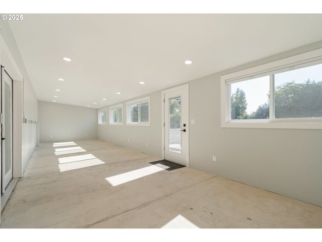 93940 RIVER Rd, Junction City, OR 97448