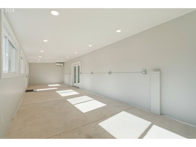 93940 RIVER Rd, Junction City, OR 97448