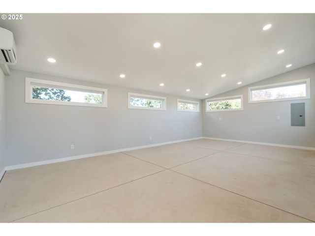 93940 RIVER Rd, Junction City, OR 97448