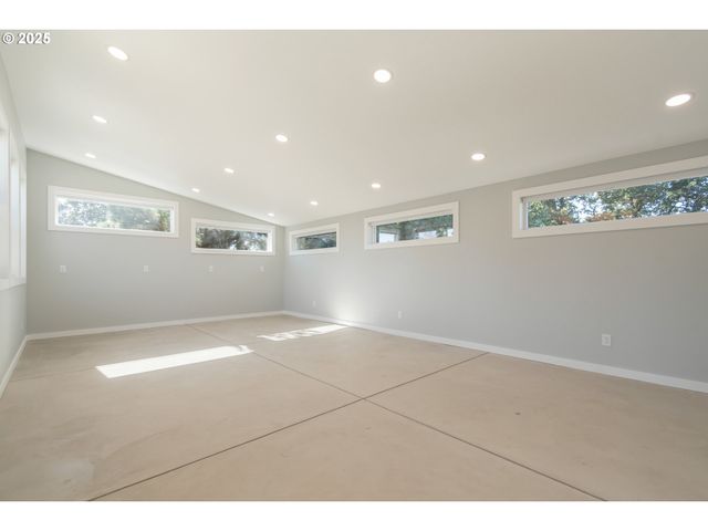 93940 RIVER Rd, Junction City, OR 97448