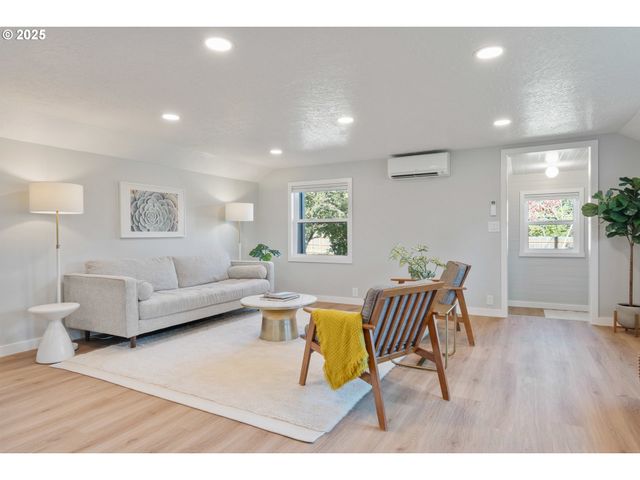 93940 RIVER Rd, Junction City, OR 97448