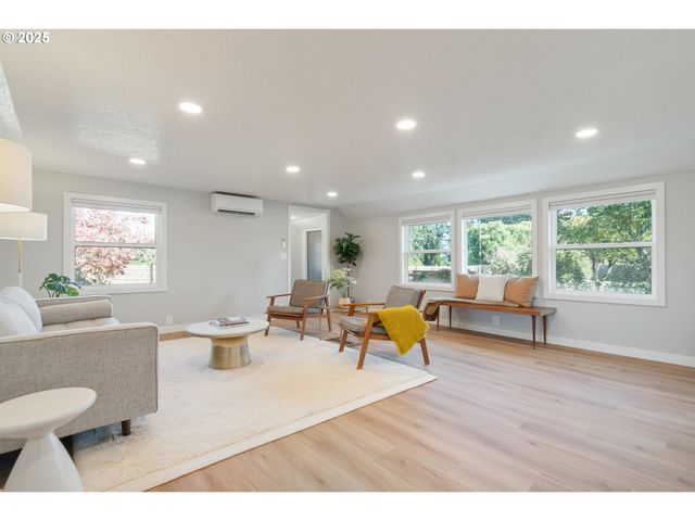 93940 RIVER Rd, Junction City, OR 97448