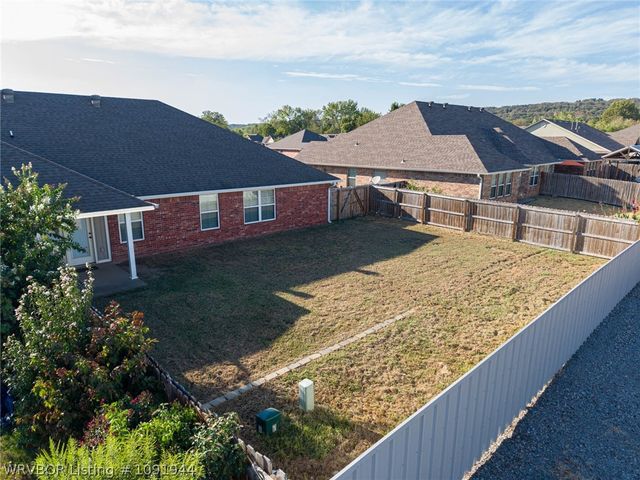 129 Honeysuckle Street, Alma, AR 72921