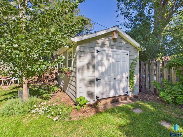 2305 S Main Ave Avenue, Sioux Falls, SD 57105
