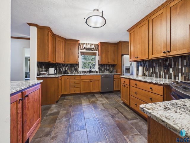 2305 S Main Ave Avenue, Sioux Falls, SD 57105