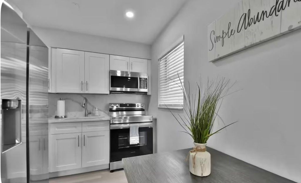 708 SW 16th Avenue 4, Fort Lauderdale, FL 33312